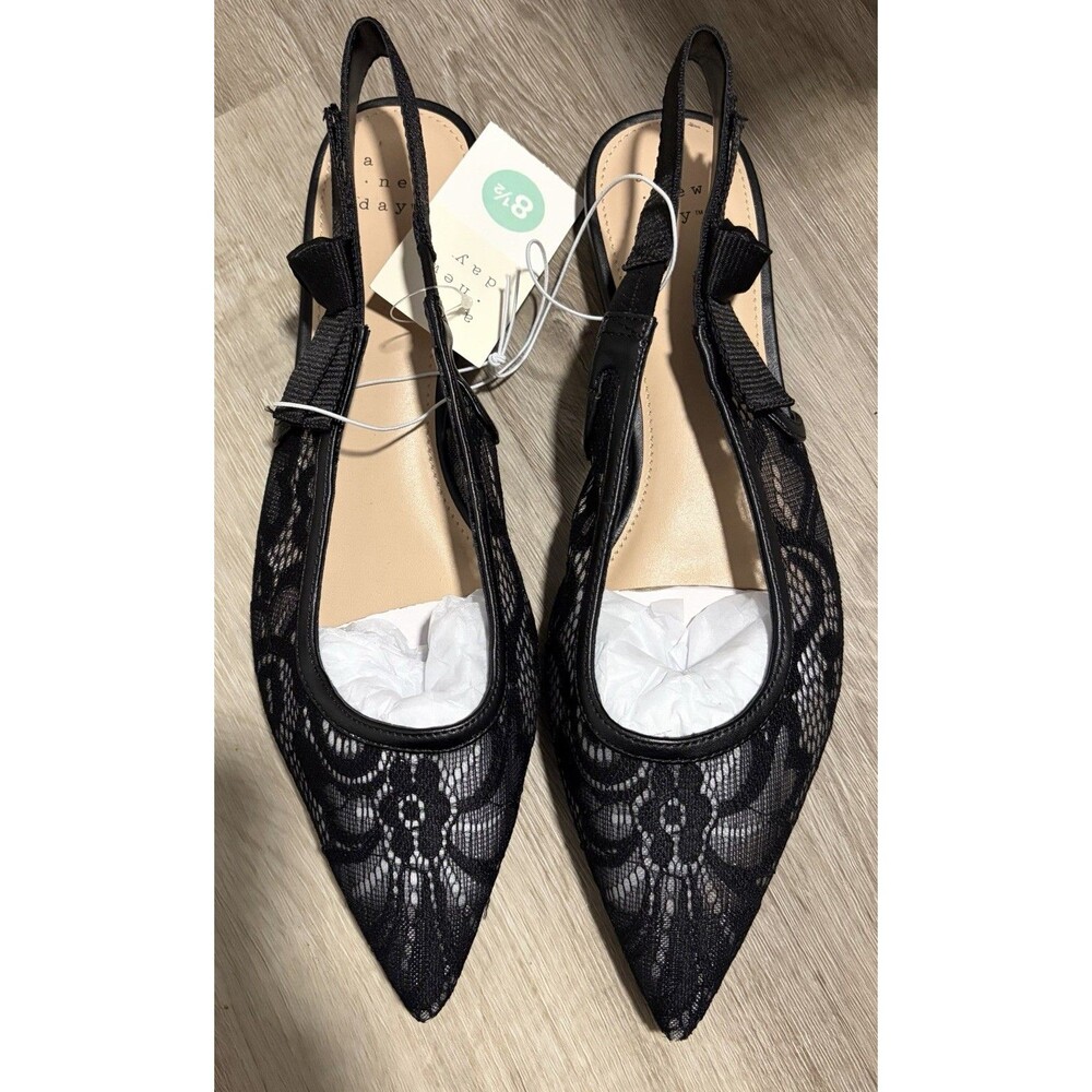 Women’s Black Lace Flats Size 8 1/2 New with Box